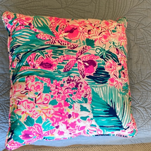 Lilly Pulitzer 18" x 18" Throw Pillow- Via Flora Print Front, Gold On Back - Picture 8 of 8